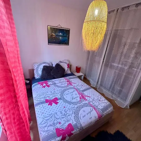 Heyzie Apartment *