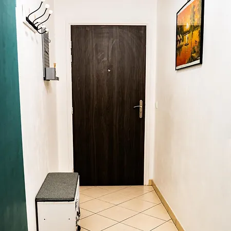 Heyzie Apartment