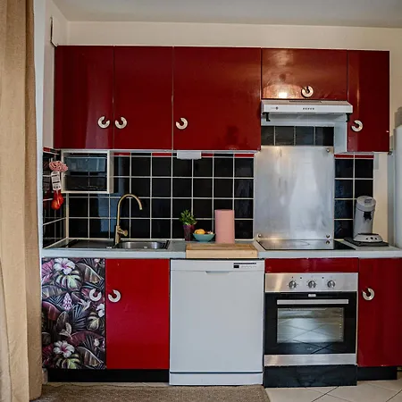Heyzie Apartment